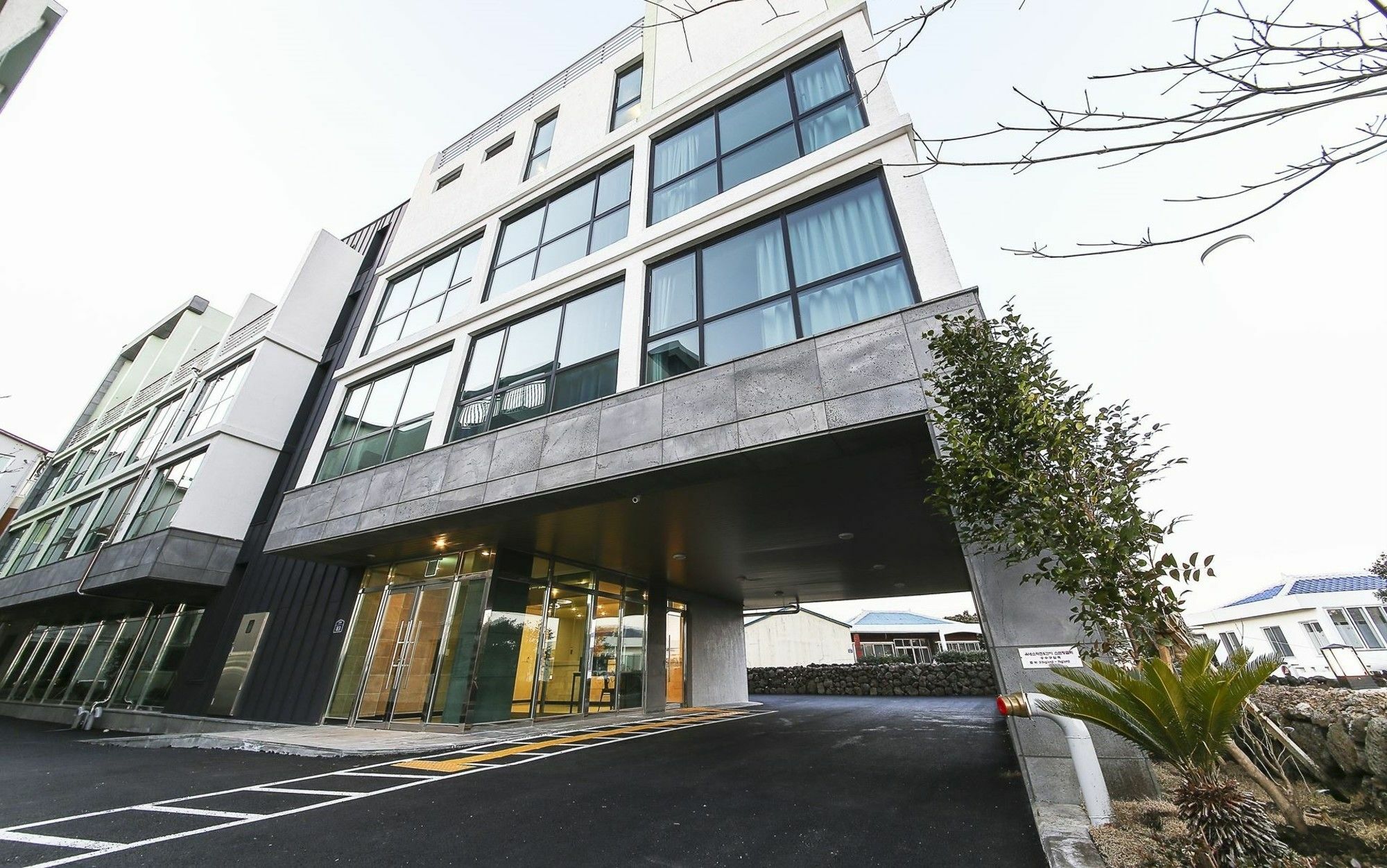 涉地岬日升酒店 西归浦市 外观 照片